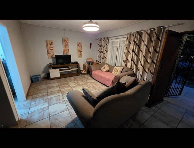 3 BEDROOM HOUSE FOR SALE IN MAGALIESKRUIN